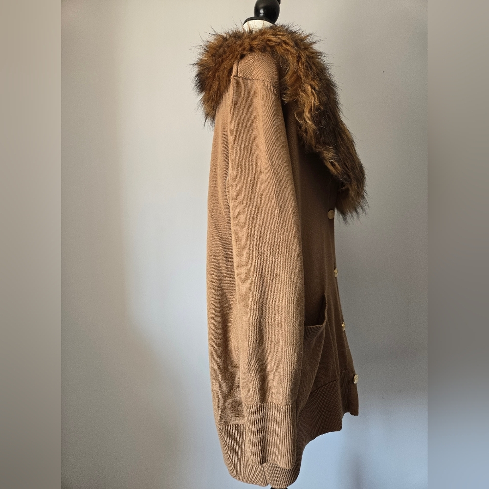 MICHAEL KORS Tan Cardigan Sweater with Faux Fur Collar. Size XL - Picture 6 of 12